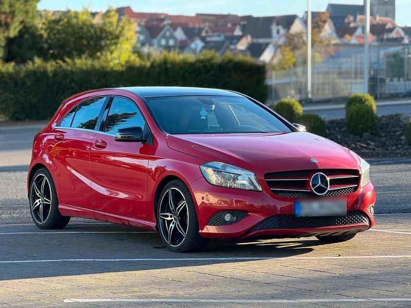Rot Gebraucht 2014 Mercedes A180 AMG line Kleinwagen | 9.800 € (Fairer Preis) - Bild 1/4
