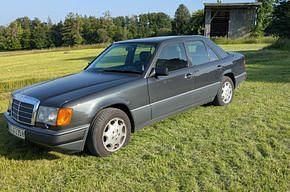 Second-hand Mercedes E300 178 CP (130 kW) 1992 Negru Berlinǎ