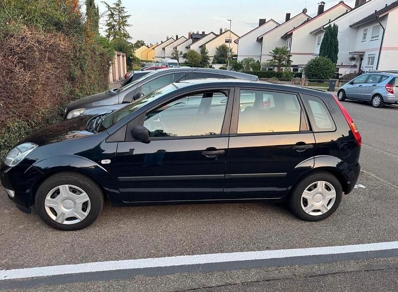 Gebraucht Ford Fiesta 101 PS (74 kW) 2005 Schwarz Kleinwagen