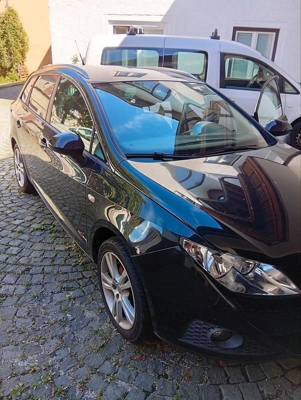 Schwarz Gebraucht 2011 Seat Ibiza ST Kombi | 3.270 € (Guter Preis) - Bild 1/4