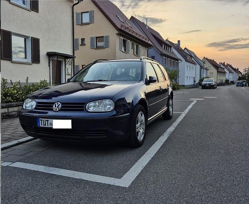 Blau Gebraucht 2002 VW Golf IV Kombi | 3.899 € (Teuer) - Bild 1/4