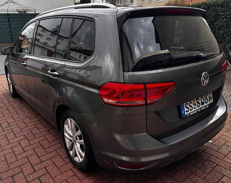 Gebraucht VW Touran Comfortline 110 PS (80 kW) 2016 Grau Van / Kleinbus