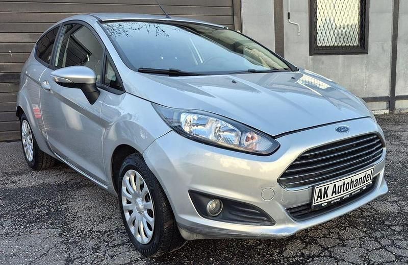 Gebraucht Ford Fiesta Trend 101 PS (74 kW) 2013 Grau Kleinwagen