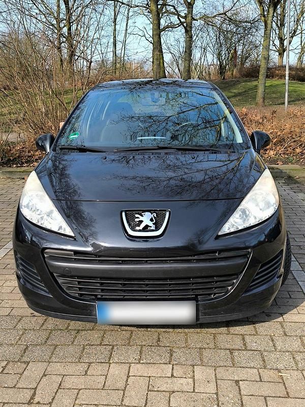 Gebraucht Peugeot 207 73 PS (53 kW) 2010 Schwarz Kleinwagen