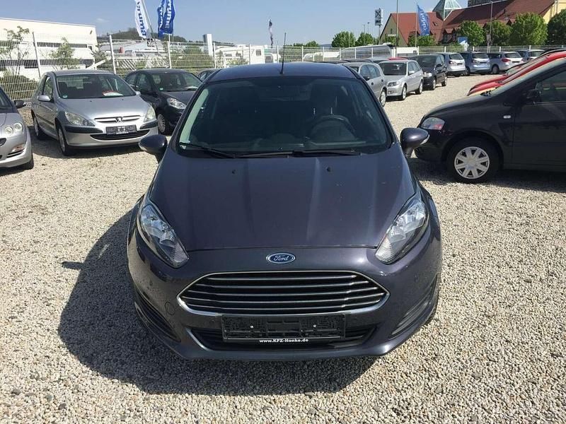 Gebraucht Ford Fiesta Trend 101 PS (74 kW) 2013 Grau Kleinwagen
