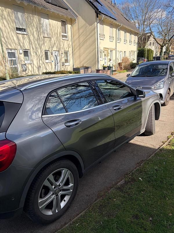 Gebraucht Mercedes GLA220 170 PS (125 kW) 2014 Grau SUV