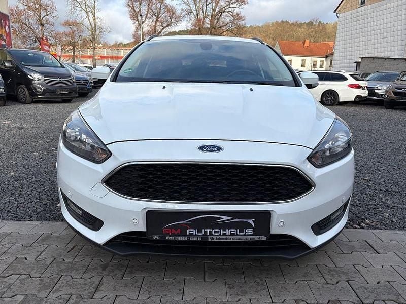 Gebraucht Ford Focus Cool & Connect 125 PS (91 kW) 2018 Weiß Limousine