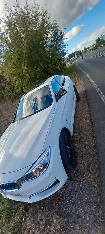 Weiß Gebraucht 2015 BMW 320 Gran Turismo Luxury Line Limousine | 18.000 € (Etwas zu teuer) - Bild 1/3