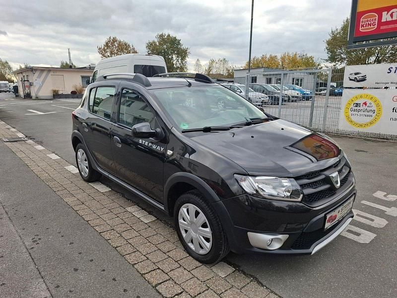 Schwarz Gebraucht 2013 Dacia Sandero Stepway Ambiance Limousine | 5.290 € - Bild 1/3