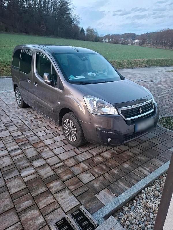 Gebraucht Peugeot Partner 98 PS (72 kW) 2017 Braun Van / Kleinbus