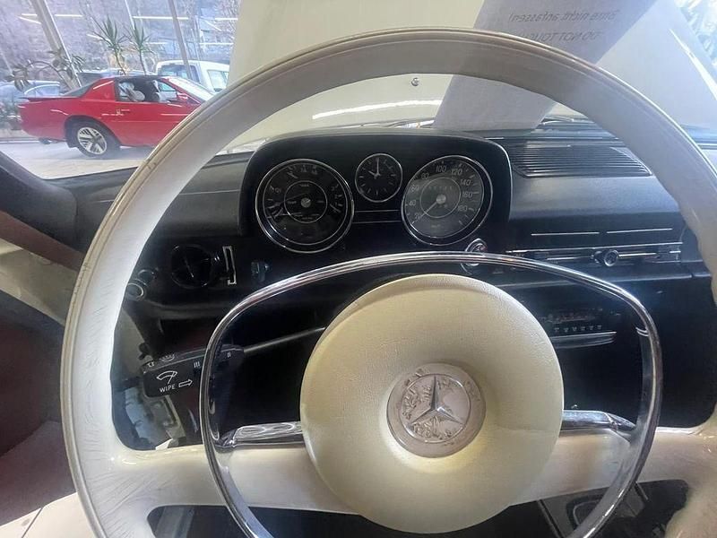 Gebraucht Mercedes /8 95 PS (69 kW) 1971 Beige Limousine