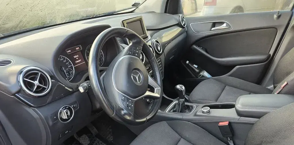 Gebraucht Mercedes B180 122 PS (89 kW) 2012 Blau Kleinwagen