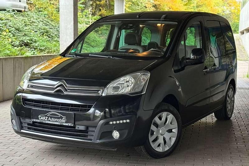 Schwarz Gebraucht 2016 Citroën Berlingo Feel Van / Kleinbus | 9.500 € (Etwas zu teuer) - Bild 1/4