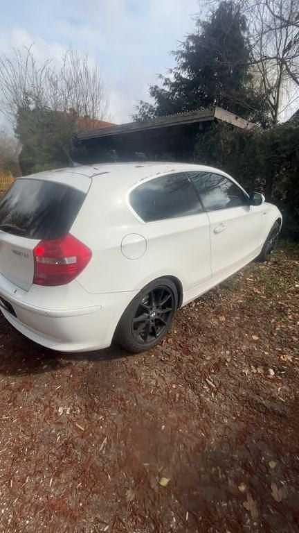 Gebraucht BMW 120 177 PS (130 kW) 2010 Weiß Kleinwagen