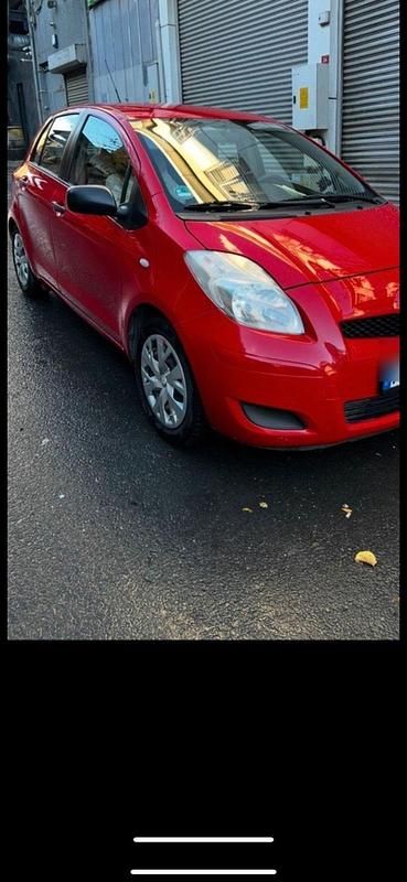 Rot Gebraucht 2009 Toyota Yaris Kleinwagen | 2.950 € (Guter Preis) - Bild 1/4