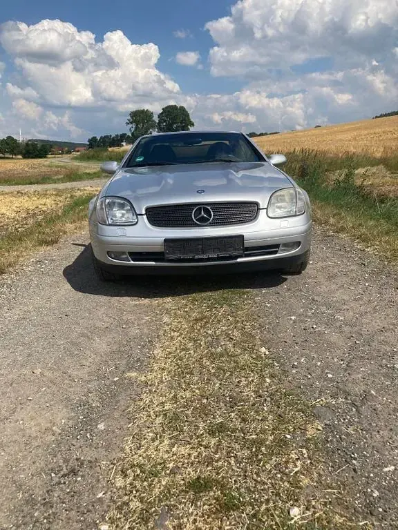 Gebraucht Mercedes SLK230 194 PS (142 kW) 1997 Silber Cabrio