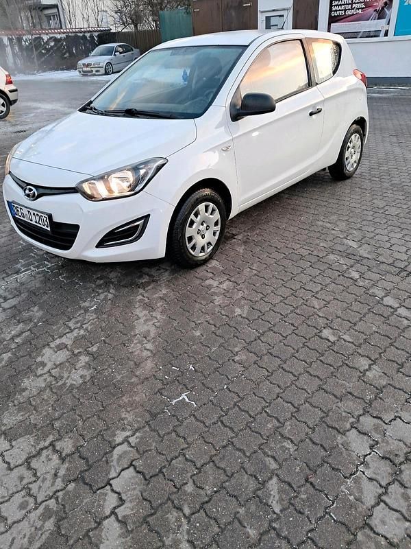 Weiß Gebraucht 2014 Hyundai i20 Kleinwagen | 1.950 € (Superpreis) - Bild 1/4