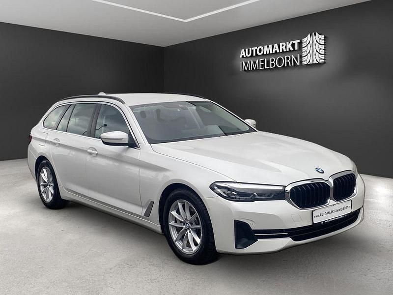 Weiß Gebraucht 2022 BMW 530 Performance Limousine | 23.890 € - Bild 1/4
