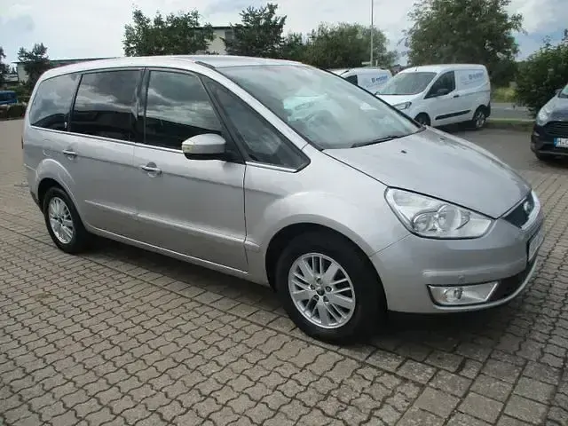 Gebraucht Ford Galaxy Ghia 146 PS (107 kW) 2009 Silber Van / Kleinbus
