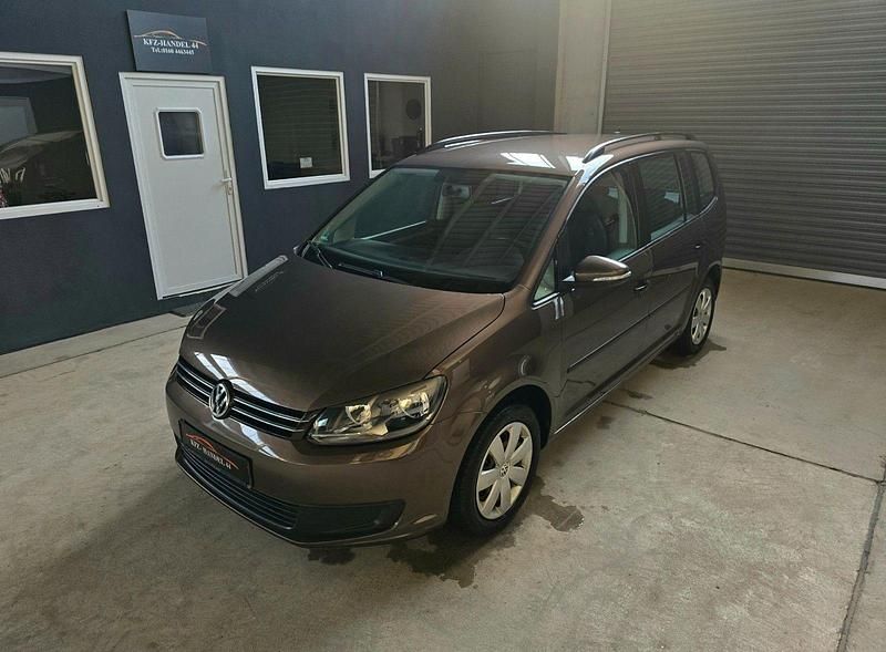 Gebraucht VW Touran Trendline 105 PS (77 kW) 2013 Braun Van / Kleinbus