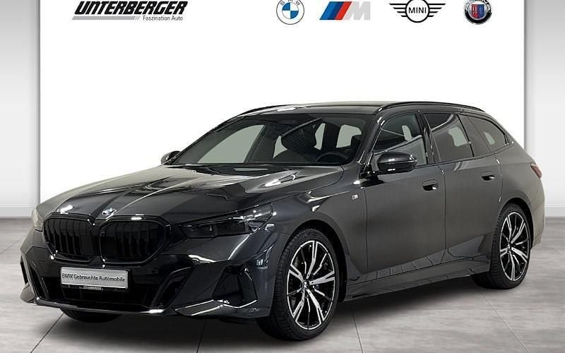 Grau Gebraucht 2025 BMW 540 Comfort Edition Kombi | 70.890 € (Superpreis) - Bild 1/4