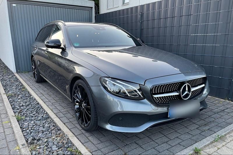 Gebraucht Mercedes E220 Style 194 PS (142 kW) 2018 Grau Kombi