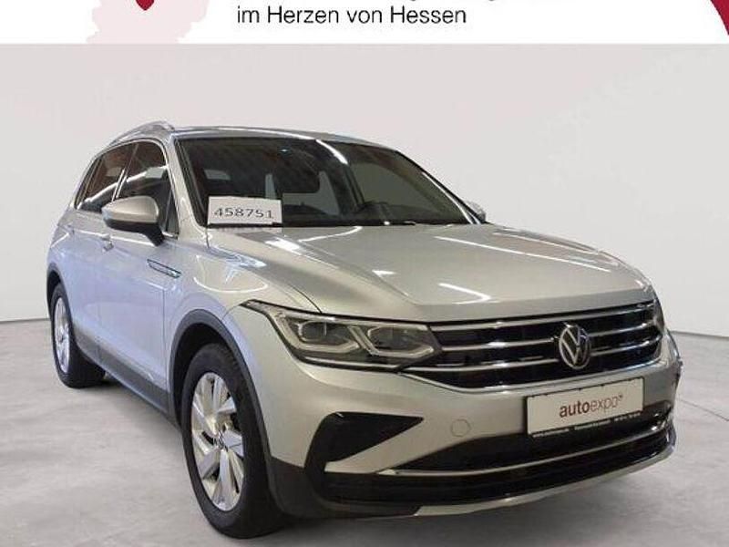 Reflexsilber metallic Gebraucht 2022 VW Tiguan Elegance SUV | 25.490 € (Guter Preis) - Bild 1/4