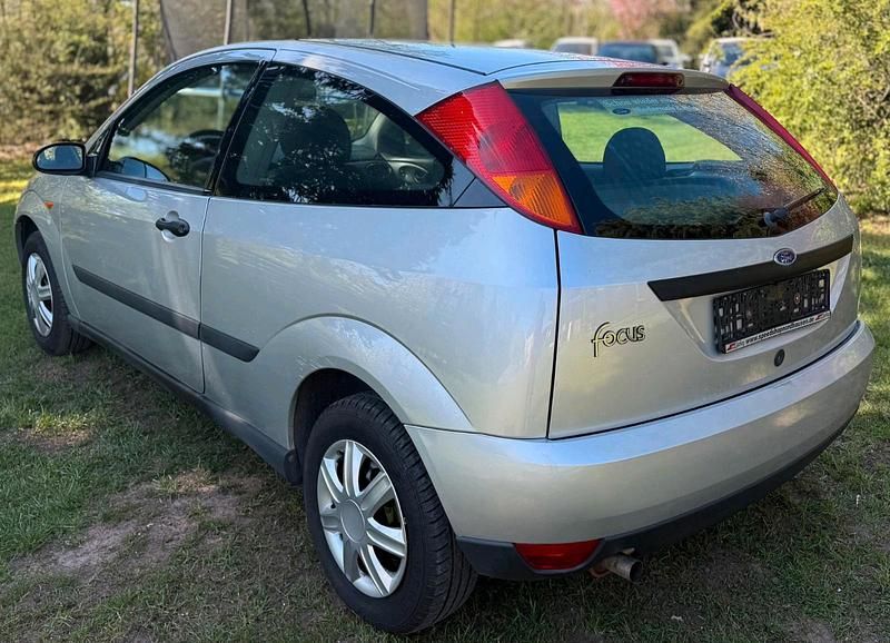 Brugt Ford Focus 75 HK (55 kW) 1999 Sølv Hatchback