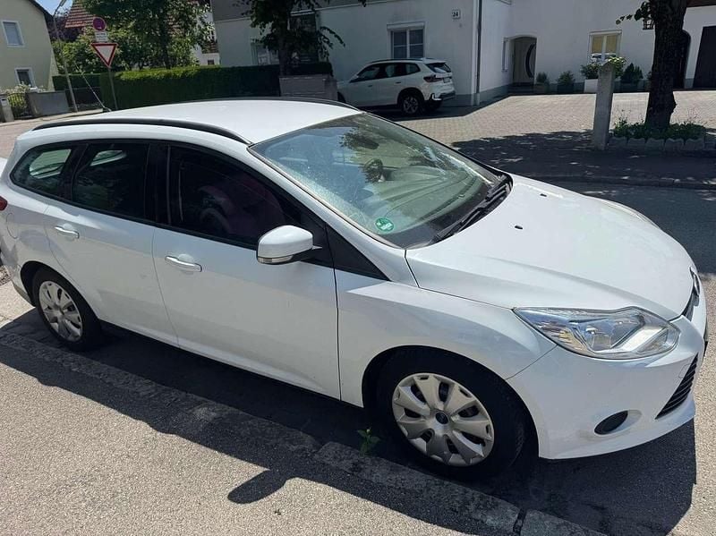 Weiß Gebraucht 2013 Ford Focus Kombi | 4.500 € (Guter Preis) - Bild 1/4