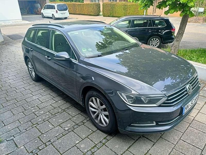 Grau Gebraucht 2019 VW Passat Comfortline Kombi | 17.150 € (Guter Preis) - Bild 1/4