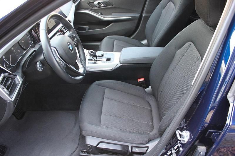 Gebraucht BMW 320 Advantage 190 PS (139 kW) 2020 Blau Kombi