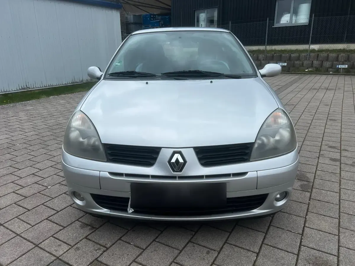 Gebraucht Renault Clio 80 PS (58 kW) 2004 Silber Kleinwagen