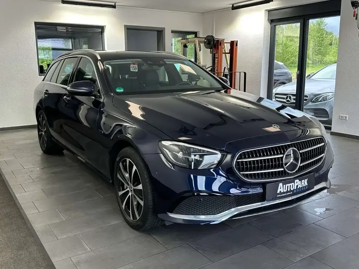 Gebraucht Mercedes E300 Avantgarde 194 PS (142 kW) 2020 Blau Kombi