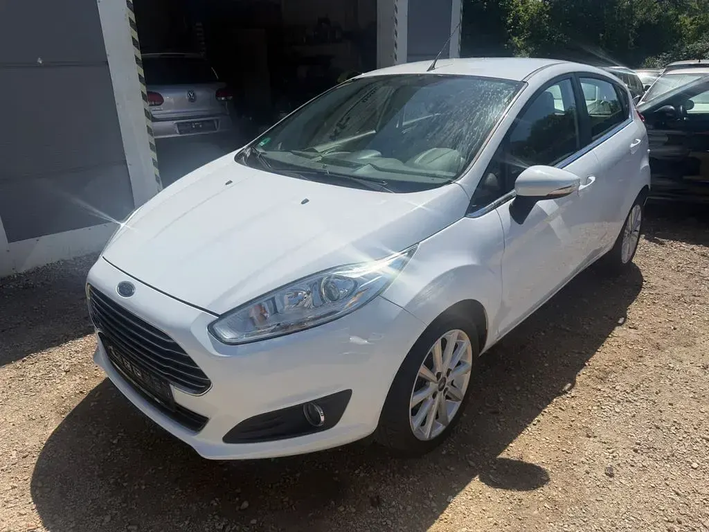 Gebraucht Ford Fiesta Titanium 125 PS (91 kW) 2016 Weiß Kleinwagen