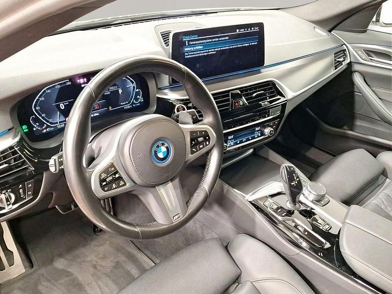 Gebraucht BMW 530e M Sport 184 PS (135 kW) 2023 Weiß Kombi