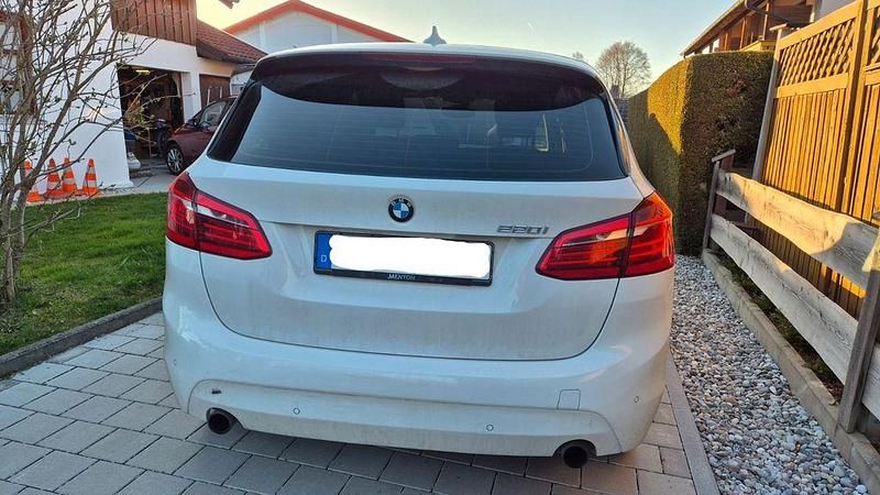 Gebraucht BMW 220 Active Tourer Advantage 192 PS (141 kW) 2015 Weiß Van / Kleinbus