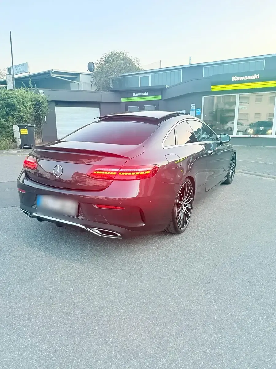 Gebraucht Mercedes E220 194 PS (142 kW) 2021 Grau Coupé