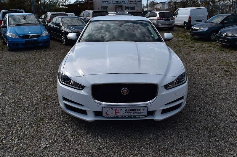 Gebraucht Jaguar XE Prestige 179 PS (131 kW) 2016 Weiß Limousine