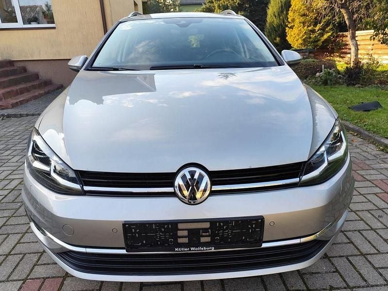Grau Gebraucht 2018 VW Golf VII Comfortline Kombi | 12.000 € (Superpreis) - Bild 1/4