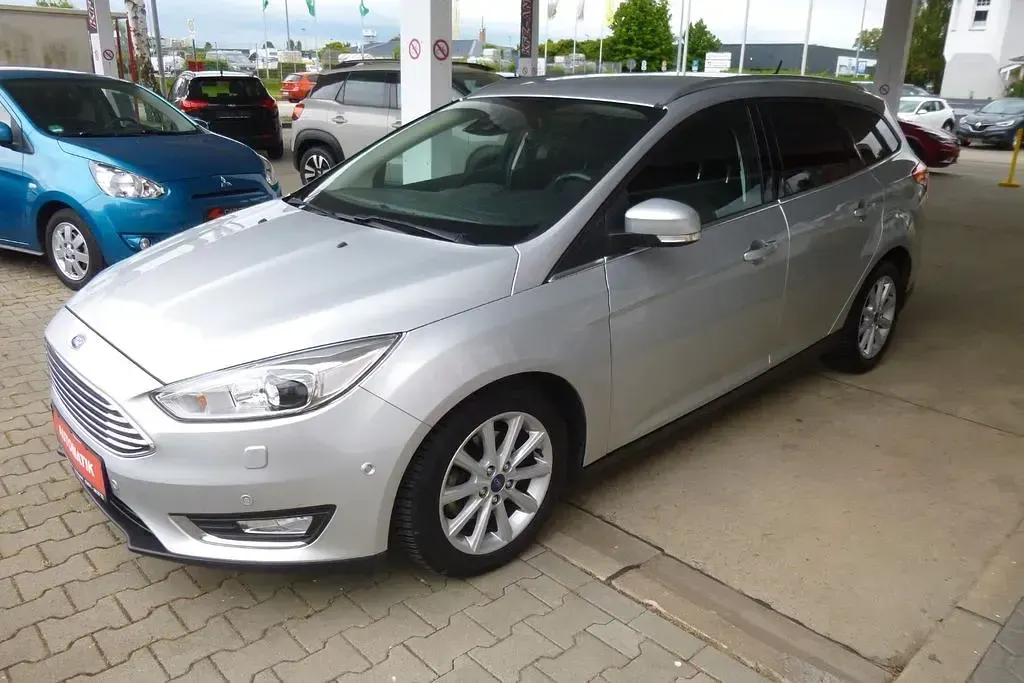 Gebraucht Ford Focus Titanium 125 PS (91 kW) 2017 Silber Limousine