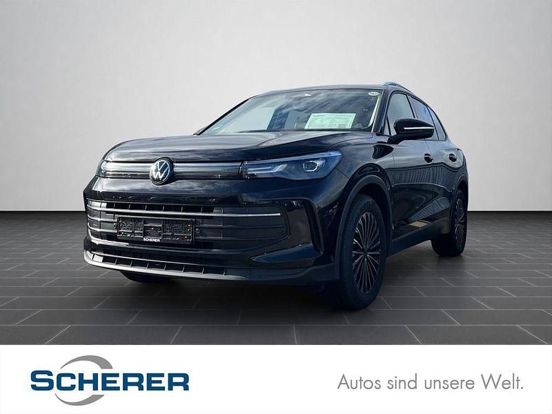 Deep blackperleffekt (metallic) Gebraucht 2024 VW Tiguan Design SUV | 36.590 € (Superpreis) - Bild 1/4