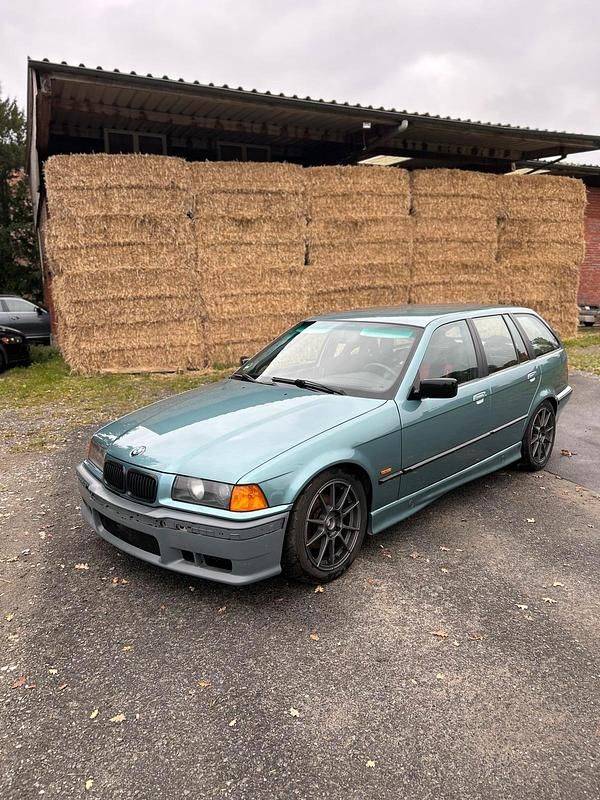 Gebraucht BMW 323 170 PS (125 kW) 1997 Grün Kombi