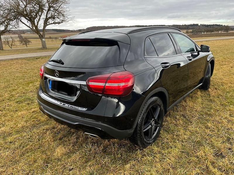 Gebraucht Mercedes GLA200 156 PS (114 kW) 2018 Schwarz SUV