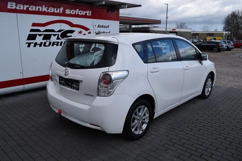 Gebraucht Toyota Verso Edition 132 PS (97 kW) 2011 Weiß Van / Kleinbus