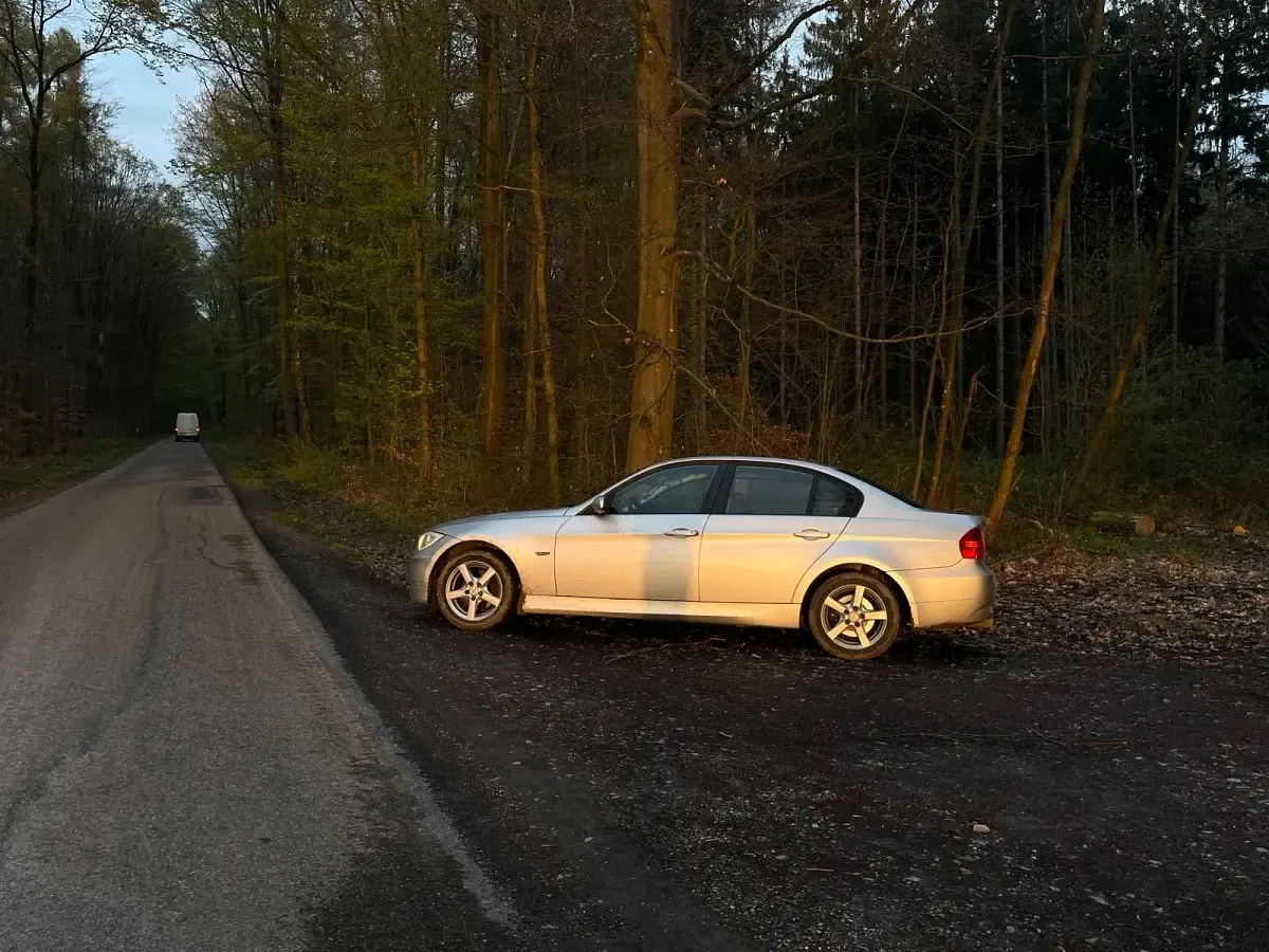 Gebraucht BMW 318 129 PS (94 kW) 2006 Silber Limousine