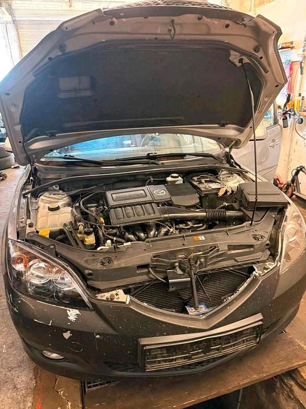 Second-hand Mazda 3 105 CP (77 kW) 2007 Argintiu Berlinǎ