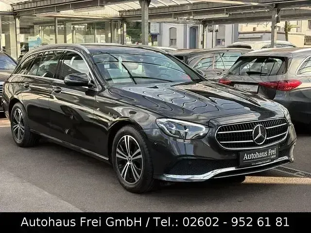 Gebraucht Mercedes E200 Avantgarde 160 PS (117 kW) 2022 Grau Limousine