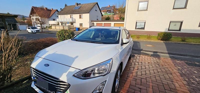 Gebraucht Ford Focus Cool & Connect 125 PS (91 kW) 2019 Weiß Limousine