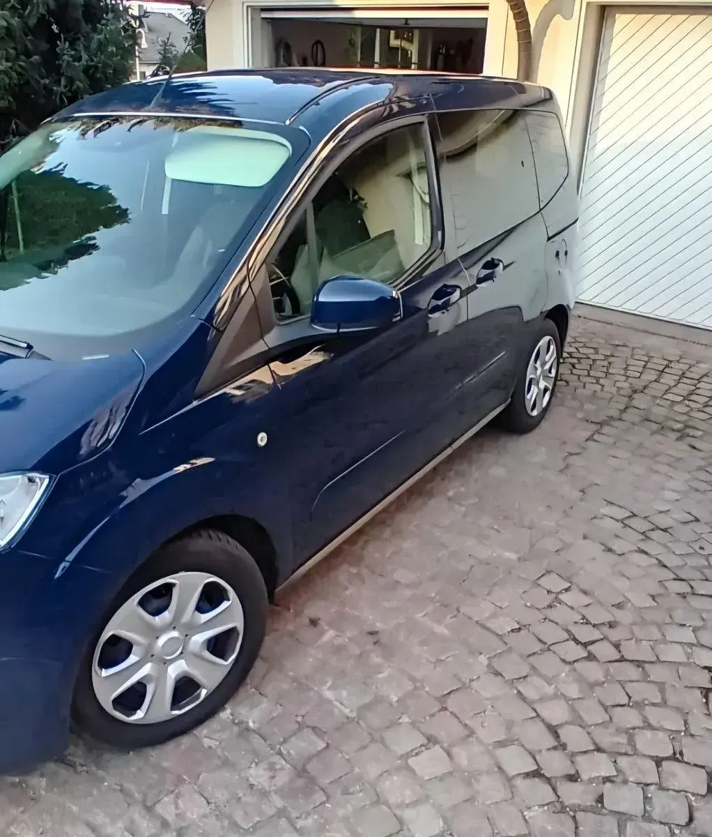 Gebraucht Ford Tourneo Courier Trend 101 PS (74 kW) 2017 Blau Van / Kleinbus