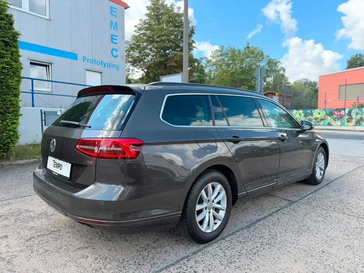 Gebraucht VW Passat Comfortline 180 PS (132 kW) 2017 Braun Kombi